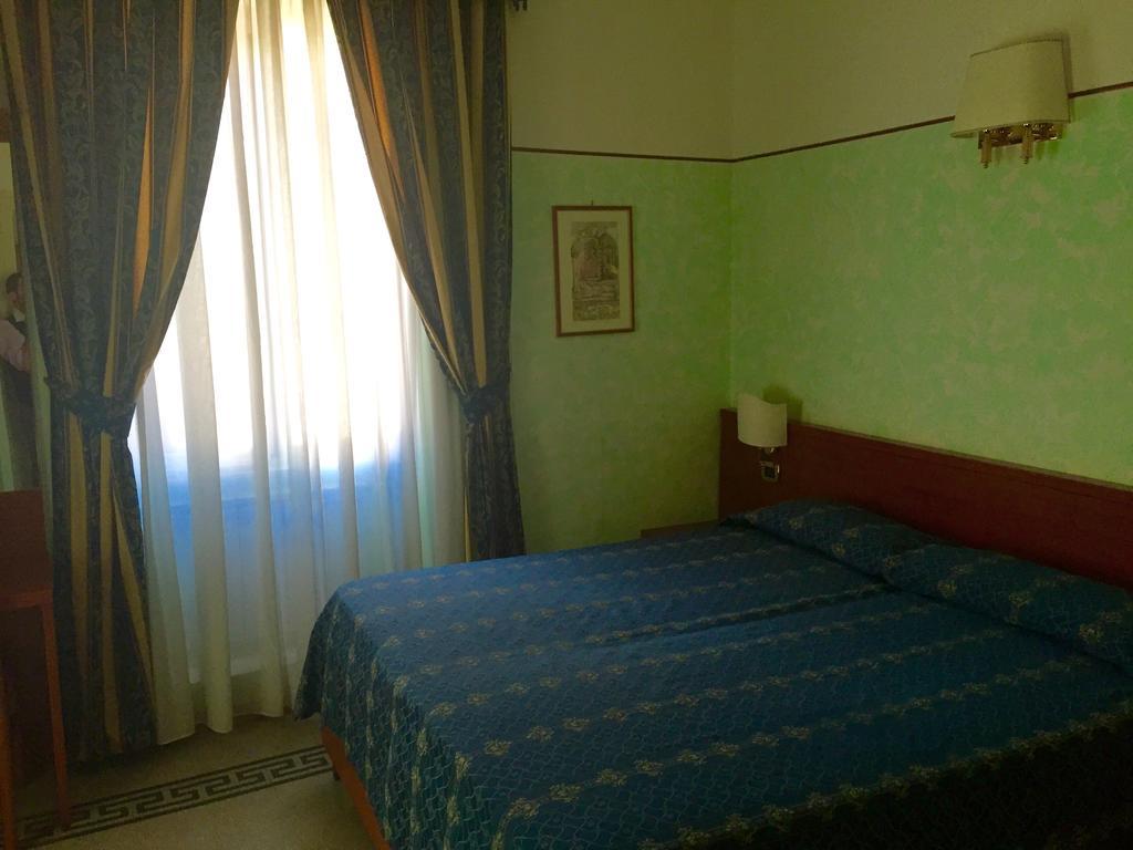 Hotel Miramare Ladispoli Pokoj fotografie
