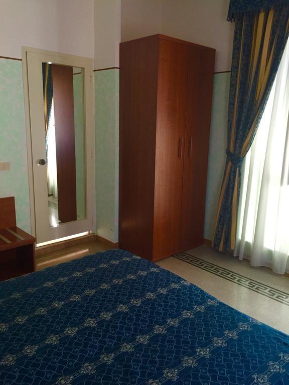 Hotel Miramare Ladispoli Pokoj fotografie